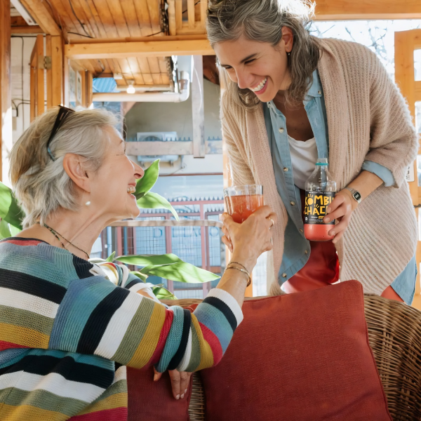 Familia compartiendo kombucha Mate de kombuchacha