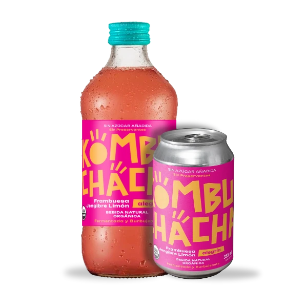 Botella y lata de kombucha sabor frambuesa, jengibre y limón de Kombuchacha, con etiqueta color rosa vibrante y letras amarillas.