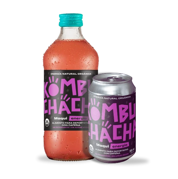 Botella y lata de kombucha maqui con energía natural de Kombuchacha, con etiqueta negra y detalles en morado.
